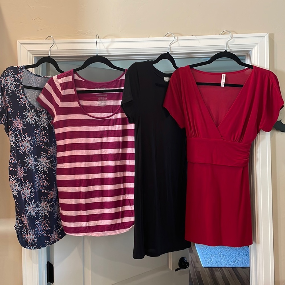 Lot of 4 maternity medium tops